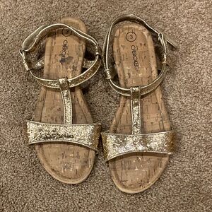 Cherokee Metallic Gold Glitter T‑Strap Sandals